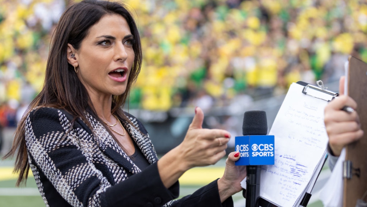 CBS Reporter Jenny Dell Counts Down To College Football In A Bikini ... Jenny minecraft
